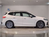 ご納車後も全国約200拠店のBMW正規ディーラーサービス工場にて保証対応いたします。お近くのBMW正規ディーラーをご案内の上、アフターメンテナンスをお受け頂けますので、安心してお乗りいただけます!!