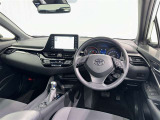 運転席まわりです。 各操作スイッチは使いやすい位置に配置されてます。