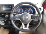 運転が楽しくなる明るく開放的な運転席まわりです。
