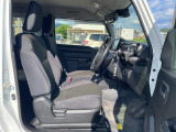 【運転席】座り心地が良いシートなので長時間の運転でも快適にお過ごしいただけます。新品のフロアマットのご注文も可能です。掲載箇所以外にご希望の写真がございましたらお気軽にお問い合わせ下さい。