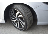 タイヤサイズは225/55R18です