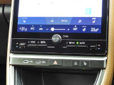運転席・助手席・独立型オートエアコン。運転席と助手席で別々の温度設定ができ快適なドライブが楽しめます!高級グレードの証ですね!