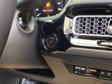 スマートキーシステム搭載ですので、ハンドル横のスイッチを押せば、エンジンスタート!