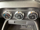 余計な操作の手間が無いフルオートエアコン。車内を常に快適な温度で保ちます!!