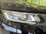 【LEDヘッドライト】悪天候や夜間走行時も良好な視界を確保し安心して運転できる高輝度LEDヘッドライトを装備!点灯速度が早く、消費電力も抑えられています。