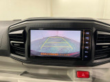 後方の死角をしっかりカバーするバックカメラ付き。駐車が苦手な方にも安心です。