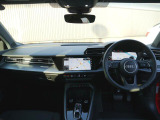 Audiのインテリアはエクステリア同様、優れたデザイン性とクオリティ、そして機能性を兼ね備えております。