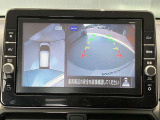 クルマを空から見たような映像が映る、アラウンドビューモニターで、車両周辺の安全確認も一目できます!小さなお子様や障害物も確認できるので、運転のしやすさだけでなく事故防止にも役立ち安心して駐車できます♪