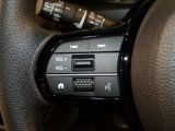 【ステアリングリモコン】ステアリングにオーディオ調節可能なスイッチが装備されていますので運転中でも視線をそらさずにオーディオの調節が可能です!