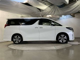 運転席側も電動スライドドアになってます。ショッピングなどでのお買い物時手がふさがっていてもドアに軽く触れるかリモコンで開閉できるので便利です!