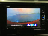 ギヤをR(バック)に入れるとナビの画面に後ろの映像が映るリアカメラ付です。後退時、コンディションが悪い視界でもカラーバックモニターがドライバーをサポートします。