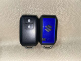 【スマートキー】キーを取り出さずにドアを施錠&解錠。クルマの始動も可能です。