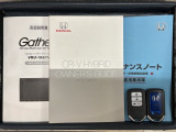 スマートキーは鍵をバッグに入れたままでもドアロックの開閉やエンジンのON・OFFができます。夜間や雨の日も鍵を探さなくて良いので便利です。
