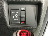 パワースライドドアの開閉はスマートキーのリモコンやドアノブは勿論、運転席側のスイッチ操作でも開閉ができ、安全・簡単です