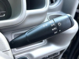 【オートライト】周りの明るさに応じて自動でヘッドライトの点灯・消灯ができる機能です!ライトの付け忘れ・消し忘れなどが無くなり、雨の日や夕方の走行も安心!トンネル通過時も便利ですね♪