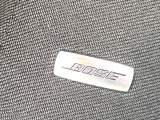 【BOSEサウンドシステム】メーカーオプションの高品位サウンドシステムを搭載。専用のチューニングが施された大小様々なスピーカーから良質なサウンドが奏でられ、臨場感あふれる音響空間を演出します。