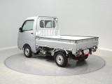 【作業が捗る荷台】三方開きで様々な方向からスムーズに荷物の積み下ろしが行えます。日々の農作業から現場での資材運びまで、頼れる相棒として毎日の業務をサポートします。