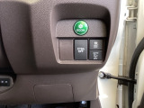 【eコンスイッチ】低燃費運転をサポートするECONモード。スイッチをONすると、エンジンやトランスミッション、A/Cなどを協調制御し、燃費の向上に貢献。エコドライブの効果を高めます。