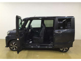 開口部が広く、乗り降りのしやすいお車です