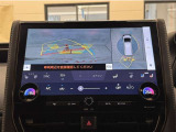 真上から見下ろしたような視点で車とその周囲を確認出来る画面と、車両後方を映し出すバックモニター画面の2つを表示してくれます。