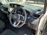 長く過ごす運転席なので、運転される方の事を考えてスイッチやレバー類は操作のしやすい位置に配置されています。