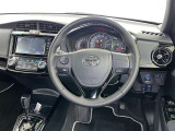 運転席まわりです。 各操作スイッチは使いやすい位置に配置されてます。