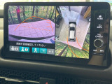 【マルチビューカメラシステム】専用のカメラにより、上から見下ろしたような視点で360度クルマの周囲を確認することができます☆死角部分も確認しやすく、狭い場所での切り返しや駐車もスムーズに行えます。