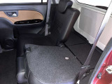 シートを倒せば荷室が広がり、用途に応じた使い方が可能で快適です。