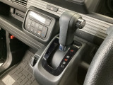 オートマチックシフトレバーは、手になじみ操作しやすい形状で安全運転にもつながります♪