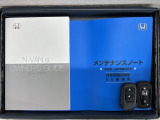 スマートキーは鍵をバッグに入れたままでもドアロックの開閉やエンジンのON・OFFができます。夜間や雨の日も鍵を探さなくて良いので便利です。