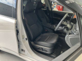 運転席まわりです。運転席からの視界が左右に広く隅々まではっきりと見渡せます!クルマの前端も把握しやすく安心して運転できます!