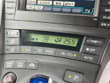 【オートエアコン】一度お好みの温度に設定すれば、車内の温度を検知し風量や温度を自動で調整。暑い&hellip;寒い&hellip;と何度もスイッチ操作をする必要はありません。快適な車内空間には必須の機能ですね♪
