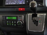 車内を快適に、オートエアコンを装備しています。