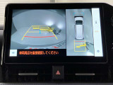 バックカメラの他に上から見下ろしたような画像が見れるアラウンド(全方位)モニター。前後左右を把握できる、すごい機能が装備されています!