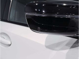 【BMWミラー】視認性の高いスタイリッシュなミラー。自動防眩機能も付いており夜間のドライビングをサポートします。