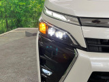 【LEDヘッドライト】悪天候や夜間走行時も良好な視界を確保し安心して運転できる高輝度LEDヘッドライトを装備!点灯速度が早く、消費電力も抑えられています。