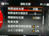 メーカーオプション純正ナビが装備されております。フルセグTV、アップルカープレイ、アンドロイドプレイなど様々対応しております!