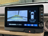 リバースギアに入れるだけで後方の表示へ切り替わります。夜間や雨の日の駐車も楽になりますよ。
