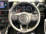 インテリアに合わせたデザインのステアリングは、運転される方のことも考え、運転しやすい形状、大きさです。是非一度、実際に触ってお確かめください。