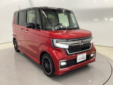 180cm近い車高と、センターレイアウト燃料タンクの低床フロアで、軽自動車とは思えない車内空間を実現しています。