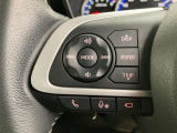 運転中、オーディオの操作をしてて、ハッとしたことはありませんか?ステアリングスイッチは、運転中でもハンドルでオーディオの操作が可能です。安全なドライブをサポートします。