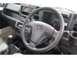 握りやすく、回しやすいステアリングは長時間の運転でも疲れを感じさせません!
