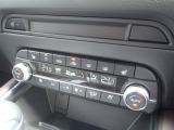 お好みの室温を設定すれば快適な室温をキープできるオートエアコンを装着。運転席助手席でそれぞれお好みの室温設定が出来るデュアルモード式です。シートヒーター&ベンチレーションで快適なドライブが楽しめます。