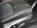【パワーシート】電動なので、きめ細かい調整ができます!自分自身の運転姿勢に合わせた、適切なドライビングポジションが確保できます♪
