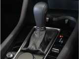 【シフトレバー】シフトもとても操作しやすいデザインになっております。運転する人の事を第一に考えた操作性の高い仕様です。