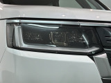 LEDヘッドライトは、点灯の瞬間から最大光量を発揮し、突然暗くなるトンネルなどでの安定感を高めます。