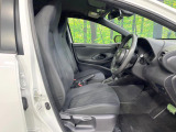 運転席まわりには十分なスペースがあり、大柄な方でもゆったり運転していただける環境です。