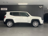 【ホイールアーチ】台形ホイールアーチはJeep伝統のデザインです。採用している理由は諸説ありますが、オフロードを走行する際にタイヤとボディが干渉しあわないよう配慮した作りにするためとなります。
