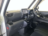 前方の見通しが良いすっきりした視界、誰でも扱いやすく運転できます。疲れにくく安心ドライブを更に快適なものにします!