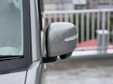 狭い駐車場でも安心。スイッチ操作だけでドアミラーの格納展開が可能。電動格納式リモコンドアミラー!
